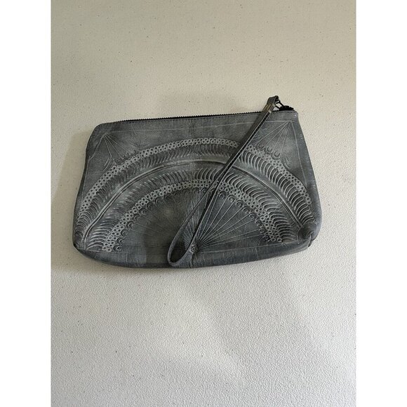 Leaders In Leather Wristlet Embossed Gray Leather Small - Picture 4 of 9